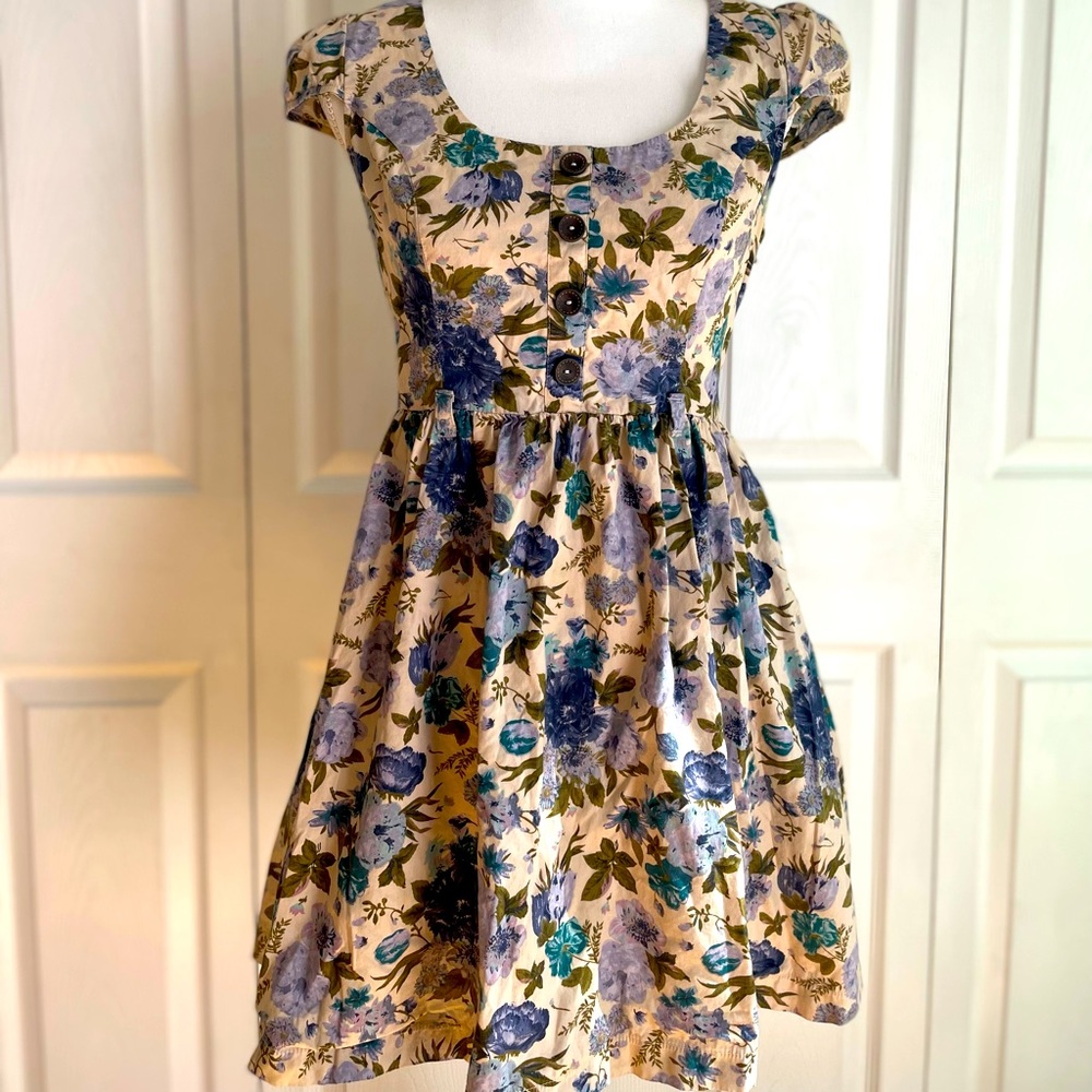 vintage floral button up dress: size Medium